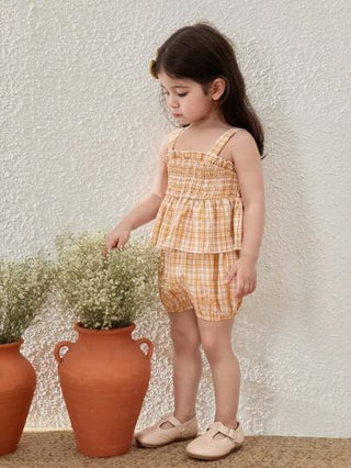 Blossori مجموعة توب ذو كتف معلق وشورت كشكش لطفلة باللون الأصفر المربع