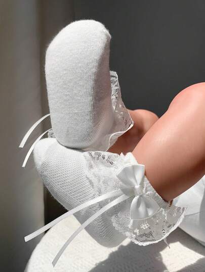 (5/10/1) زوج من جوارب الأطفال. جوارب قصيرة للبنات من سن 0-3 سنوات مع كشكشة من الدانتيل. جوارب أميرة مريحة للمواليد الجدد. جوارب دانتيل. ناعمة ومريحة. متوفرة باللون الوردي والأسود والأحمر والبيج والأبيض. مناسبة للارتداء في الربيع والصيف والخريف والشتاء. مث