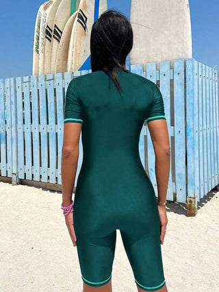 SHEIN Swim زي السباحة الملائم للشاطئ والعطلات بخياطة ملونة متباينة قطعة واحدة