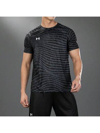 Under Armour تي شيرت أكمام قصيرة يناسب الجنسين ، قميص تدريب كرة قدم و رياضات المشي والجري والتمارين الرياضية ذو تصميم مُنفِّس ، إصدارات جديدة لصيف 2025 ، الرقم المرجعي: 24500510-001