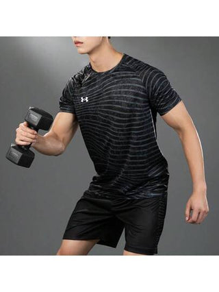 Under Armour تي شيرت أكمام قصيرة يناسب الجنسين ، قميص تدريب كرة قدم و رياضات المشي والجري والتمارين الرياضية ذو تصميم مُنفِّس ، إصدارات جديدة لصيف 2025 ، الرقم المرجعي: 24500510-001