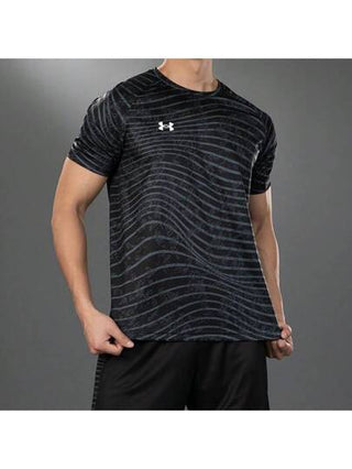 Under Armour تي شيرت أكمام قصيرة يناسب الجنسين ، قميص تدريب كرة قدم و رياضات المشي والجري والتمارين الرياضية ذو تصميم مُنفِّس ، إصدارات جديدة لصيف 2025 ، الرقم المرجعي: 24500510-001