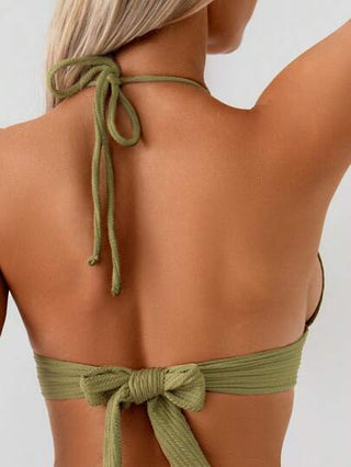 Swim Chiccia مجموعة بكيني مكونة من 2 قطعة قمصان بأربطة في الرقبة مع أكواب مثلثة ومزينة بتشكيلات الألماس في قطع السراويل والأجزاء العلوية