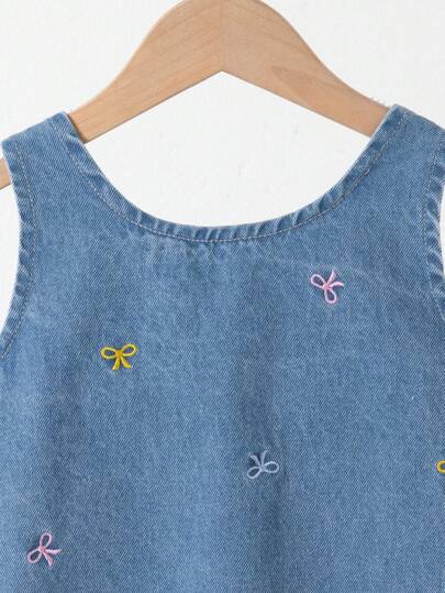 SHEIN فستان جينز أكمام بلا أكمام للبنات بزخرفة تطريز فراشة، عصري، أنيق، جميل، رقبة على شكل حرف V ، قصة A-Line، مريح، يمكن ارتداؤه بمفرده أو مع تي شيرت