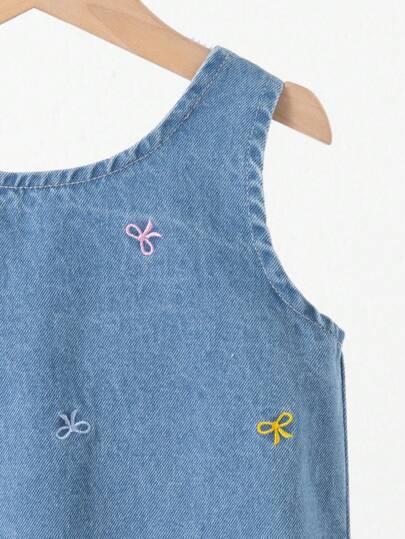 SHEIN فستان جينز أكمام بلا أكمام للبنات بزخرفة تطريز فراشة، عصري، أنيق، جميل، رقبة على شكل حرف V ، قصة A-Line، مريح، يمكن ارتداؤه بمفرده أو مع تي شيرت