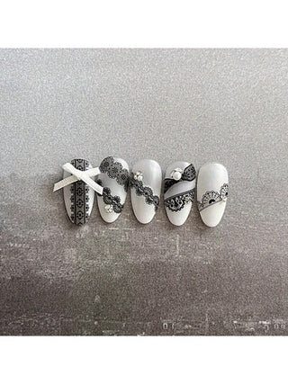 4 قطع ملصقات أظافر ثلاثية الأبعاد، دانتيل باروك أسود وأبيض، رسوم فاخرة من الفضة والذهب لفن الأظافر بتصميمات أنيقة من الورود والخطوط المستقيمة والزخرفة الفاخرة، مناسبة للنساء والفتيات للعناية اليدوية بالأظافر