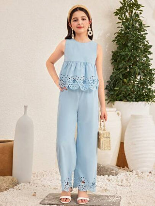 girls-sets طقم ملابس علوية بياقة مستديرة بلا أكمام مرتخية، مطرزة وملمع بقصات مضغوطة، وبنطال واسع الساق بلون واحد، أزرق فاتح