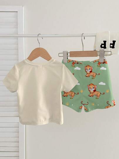 SHEIN Leap Crew 2 مجموعة تي شيرت قصير الأكمام وشورت للأولاد الصغار برسوم كرتونية جميلة لليون والطباعة على الأسد القفاز، أنيقة وجذابة للصيف