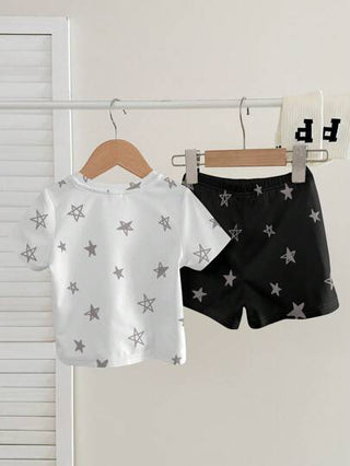 SHEIN 2 قطعة/طقم للأطفال الرضع البنين، تي شيرت بياقة دائرية وشورت، نمط نجمة خماسية كلاسيكي عصري بسيط، طباعة "أنا أحب أمي" وشعار عائلي دافئ، مناسب للصيف