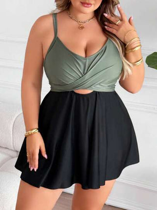 SHEIN CURVE+ بدلة سباحة للسيدات ذوات المقاسات الكبيرة مكونة من 2 قطعة، لون سادة مرن عالي الخصر بتنورة سباحة، مخفف وعادي للاستخدام في المسبح والحمامات الساخنة
