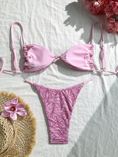 Swim Vcay مجموعة من قطعتين لملابس السباحة للنساء تشمل حمالة قماش مذبذبة بنقش وأعلى بيكيني مزين بذهبي للعطلات الصيفية والشاطئ