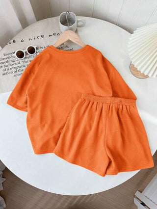 girls-sets طقم تي شيرت وشورت ذو ياقة دائرية بأكمام قصيرة ولون كتان مصنوع من نسيج مطرز لفتيات ما بين الطفولة والمراهقة، مناسب لمهرجان الموسيقى