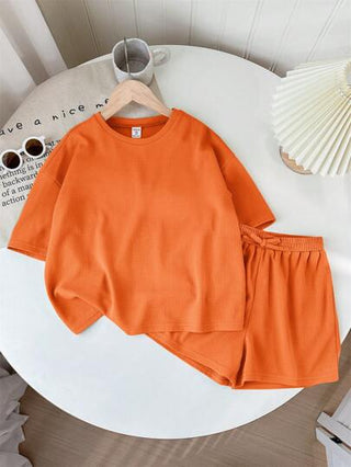 girls-sets طقم تي شيرت وشورت ذو ياقة دائرية بأكمام قصيرة ولون كتان مصنوع من نسيج مطرز لفتيات ما بين الطفولة والمراهقة، مناسب لمهرجان الموسيقى