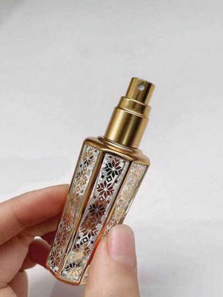1 قطعة/4 قطع زجاجة رذاذ عطر سفر بنمط زهري ذهبي عشوائي سعة 15 مل، زجاجة عطر محمولة، مناسبة للاستخدام المنزلي واليومي، ضرورية للسفر والنشاطات الخارجية