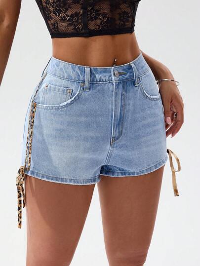 SHEIN EZwear بنطلون قصير جينز مصمم بقطع ملونة مع طبعة نمر علي الجوانب مع جيوب, للنساء, الصيف