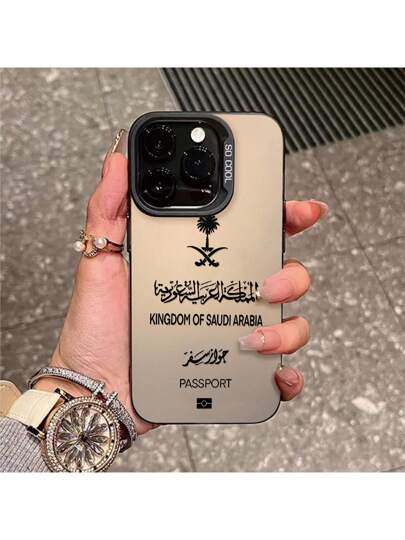 غطاء هاتف محمول بتصميم جواز سفر المملكة العربية السعودية متوافق مع هواتف أيفون 16 برو ماكس، وبتصميم بسيط متوافق مع أيفون 14، أبل أيفون 13، 12، 11، 15 بلس، 16 بتشطيب مطفي لحماية الهاتف