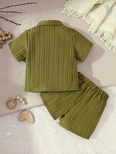 SHEIN مجموعة ملابس رضيع/طفل ولد 2 قطعة، قميص بأكمام قصيرة ذو نسيج متماسك وشورت، طقم كاجوال مناسب للاستخدام اليومي للخروجات في الربيع والصيف