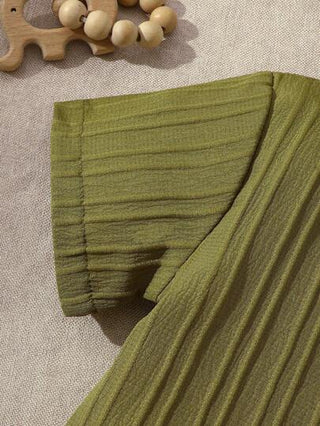SHEIN مجموعة ملابس رضيع/طفل ولد 2 قطعة، قميص بأكمام قصيرة ذو نسيج متماسك وشورت، طقم كاجوال مناسب للاستخدام اليومي للخروجات في الربيع والصيف
