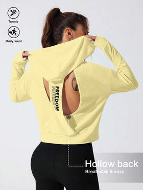 SHEIN Sovereign Charm بلوزة رياضية بغطاء للرأس وأكمام طويلة مع طبعات حروف للنساء
