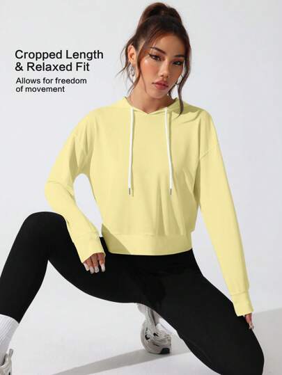 SHEIN Sovereign Charm بلوزة رياضية بغطاء للرأس وأكمام طويلة مع طبعات حروف للنساء