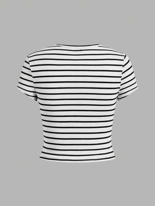 EZwear 4 قطع تي شيرت نسائي مناسب للربيع والصيف، بأكمام قصيرة وياقة مستديرة، قصير الطول ، بتصاميم مختلفة وسادة على شكل قلب أحمر ، أسود وأبيض بخطوط