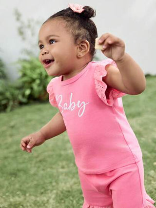 Cozy Pixies مجموعة من قطعتين لطفلة، ملابس علوية كروشيه بأكمام قصيرة وطباعة حروف والشورت بخصر مطاطي