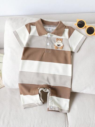 SHEIN رومبير بنمط الدب قصيرة الأكمام للأطفال الرضع الصبيان في فصل الصيف ذات خطوط بياقة، قصة فضفاضة، مناسبة للأنشطة الخارجية للأطفال، والملابس الرياضية، والألعاب اليومية