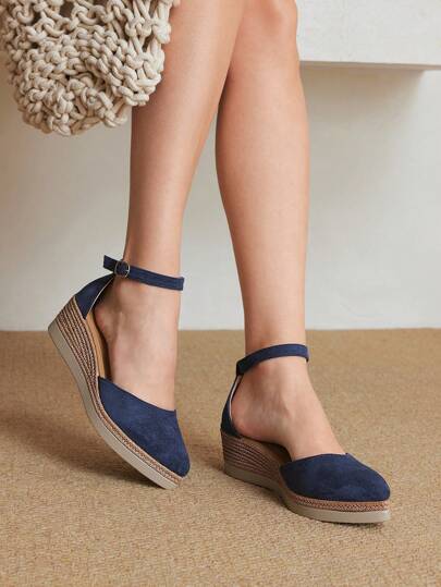 Styleloop أحذية نسائية ذات كعب منخفض وأصبع مدبب، صندل مغلق بشريط إبزيم ذو كعب سميك للصيف الجديد