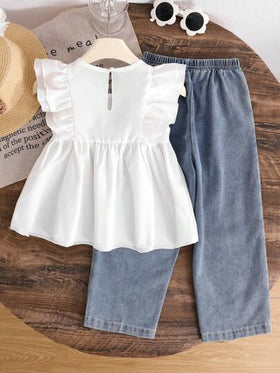 SHEIN Genkimix Kids مجموعة قميص كاجوال مكشكش بلا أكمام وبنطلون جينز مدبب عصري للبنات ،2 قطعة / طقم