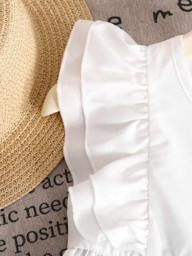 SHEIN Genkimix Kids مجموعة قميص كاجوال مكشكش بلا أكمام وبنطلون جينز مدبب عصري للبنات ،2 قطعة / طقم