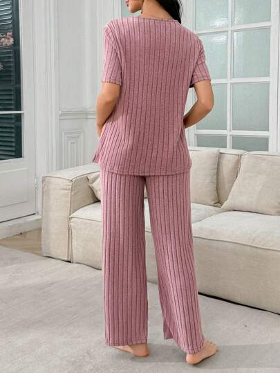 Shein Underwear&Sleepwear Maternity ملابس رياضية كاجوال للنساء مجموعة بنطال مع بيجامة أمومة لفترة الحمل مكونة من بلوزة كم قصير يا على شكل V وقطع من الاكساسوارات من النسيج الشفاف