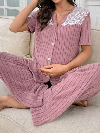 Shein Underwear&Sleepwear Maternity ملابس رياضية كاجوال للنساء مجموعة بنطال مع بيجامة أمومة لفترة الحمل مكونة من بلوزة كم قصير يا على شكل V وقطع من الاكساسوارات من النسيج الشفاف