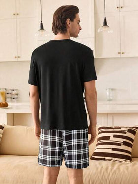 SHEIN طقم بيجاما رجالي ذو شورت كاروهات وقميص بأكمام قصيرة
