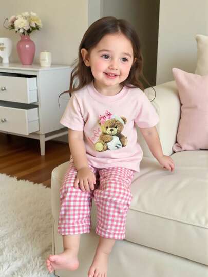 SHEIN Genkimix Kids 2 قطعة/مجموعة للبنات الصغار سراويل وبلوزة قصيرة الأكمام أنيقة ومريحة بطبعة الدب، للربيع والصيف 0-3 سنوات