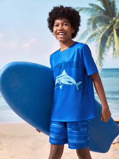 مايوه أولادي Shark Week X  طقم قميص كاجوال مع شورت قصير الأكمام برقبة دائرية ذو طبعة سمكة قرش، ملابس صيفية للأطفال الصغار
