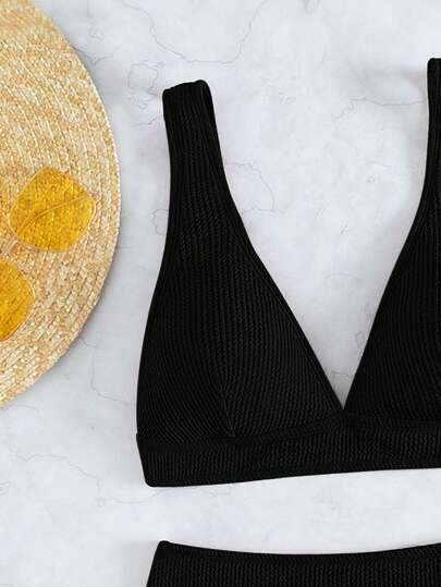 طقم تانكيني حريمي Swim Basics بدلة سباحة للسيدات من قطعتين، إحداهما سترة داخلية قماشية بلون واحد والأخرى هي بنطلون بيكيني منفصل