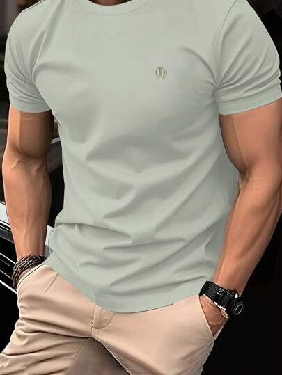 Manfinity Homme تي شيرت تي شيرت رجالي بياقة طاقم بتصميم نحيف وأكمام قصيرة، لون سادة، موضة صيفية
