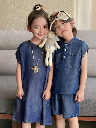 Genkimix Kids مجموعة صيفية بقميص ذو ياقة واقفة وأكمام على شكل خفاش مفتوح الجزء السفلي بلون الجينز، وشورت مستقيم كاجوال لأطفال الرضع والصبية، طقم أزياء أخوي عصري