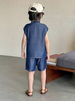 Genkimix Kids مجموعة صيفية بقميص ذو ياقة واقفة وأكمام على شكل خفاش مفتوح الجزء السفلي بلون الجينز، وشورت مستقيم كاجوال لأطفال الرضع والصبية، طقم أزياء أخوي عصري