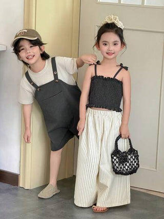 Genkimix Kids طقم قميص وبنطلون فضفاض للأولاد الصغار، قميص بياقة دائرية قصير الأكمام فضفاض، متعدد الاستخدامات للصيف، مع بنطلون إزار فضفاض، طقم أخوي جميل للربيع والخريف