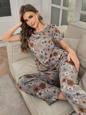 SHEIN طقم بيجاما بسروال طويل وأكمام قصيرة بطباعة الزهور للنساء