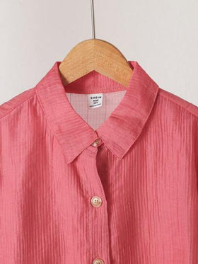 SHEIN مجموعتان من البلوزة ذات الأكمام الطويلة الرفيعة باللون الوردي والشورت المطابق له، مناسب للارتداء الصيفي في الشاطئ