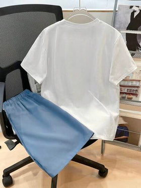 SHEIN مجموعة ملابس علوية كم قصير وشورت كاجوال للصبية 2 قطعة، بطراز وشارع، روك بنك، أسلوب مدرسي، مناسب لفصلي الربيع والصيف، حفلات، مهرجان موسيقى، طباعة الرسوم الإنجليزية والألوان الكتلية