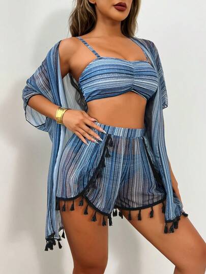 SHEIN Swim 4 قطع منها ملابس علوية سباحة ذات طيات أمامية بطباعة هندسية، وسروال سباحة ذو نمط هندسي، وكارديجان مع شرابات ملون وشورت مع شرابات مجموعة ملابس السباحة للكرنفال والصيف