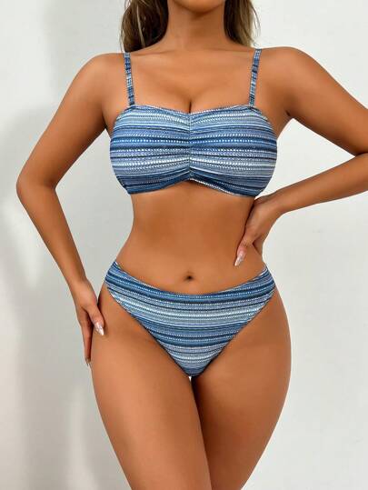 SHEIN Swim 4 قطع منها ملابس علوية سباحة ذات طيات أمامية بطباعة هندسية، وسروال سباحة ذو نمط هندسي، وكارديجان مع شرابات ملون وشورت مع شرابات مجموعة ملابس السباحة للكرنفال والصيف