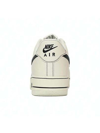 Nike أحذية رياضية رجالي طراز إير فورس 1 '07 إل في 8 سبورت/كلاسيكي منخفض 2025 HQ2037-200