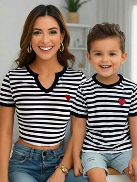 SHEIN تي شيرت كاجول بنمط قلب مطرز للأولاد الصغار، مناسب للربيع والصيف والاستعمال اليومي، الملابس العائلية المتطابقة لعيد الأم
