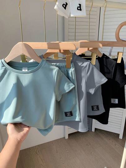 SHEIN 6 قطع / مجموعة للأطفال الرضع بنات/أولاد ملابس الأساسية بقميص T-shirt بأكمام قصيرة بطباعة أحرف وشورت بخصر مطاطي ، ملائمة للربيع والصيف