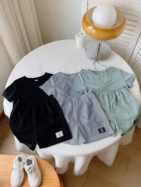 SHEIN 6 قطع / مجموعة للأطفال الرضع بنات/أولاد ملابس الأساسية بقميص T-shirt بأكمام قصيرة بطباعة أحرف وشورت بخصر مطاطي ، ملائمة للربيع والصيف
