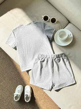 SHEIN مجموعة (2 قطعة) لطفل الحضانة الصغير ملابس صيف يومية أنيقة ، تي شيرت بأكمام قصيرة و شورت مطبوع عليها عبارة "جده الصغير" وطباعة ثلاثية الأبعاد ، مناسبة للعمر من 0 إلى 3 سنوات